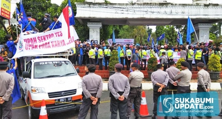 Tuntut Upah Sektor Sepatu dan Garmen, Ribuan Buruh di Kabupaten Sukabumi Gelar Aksi